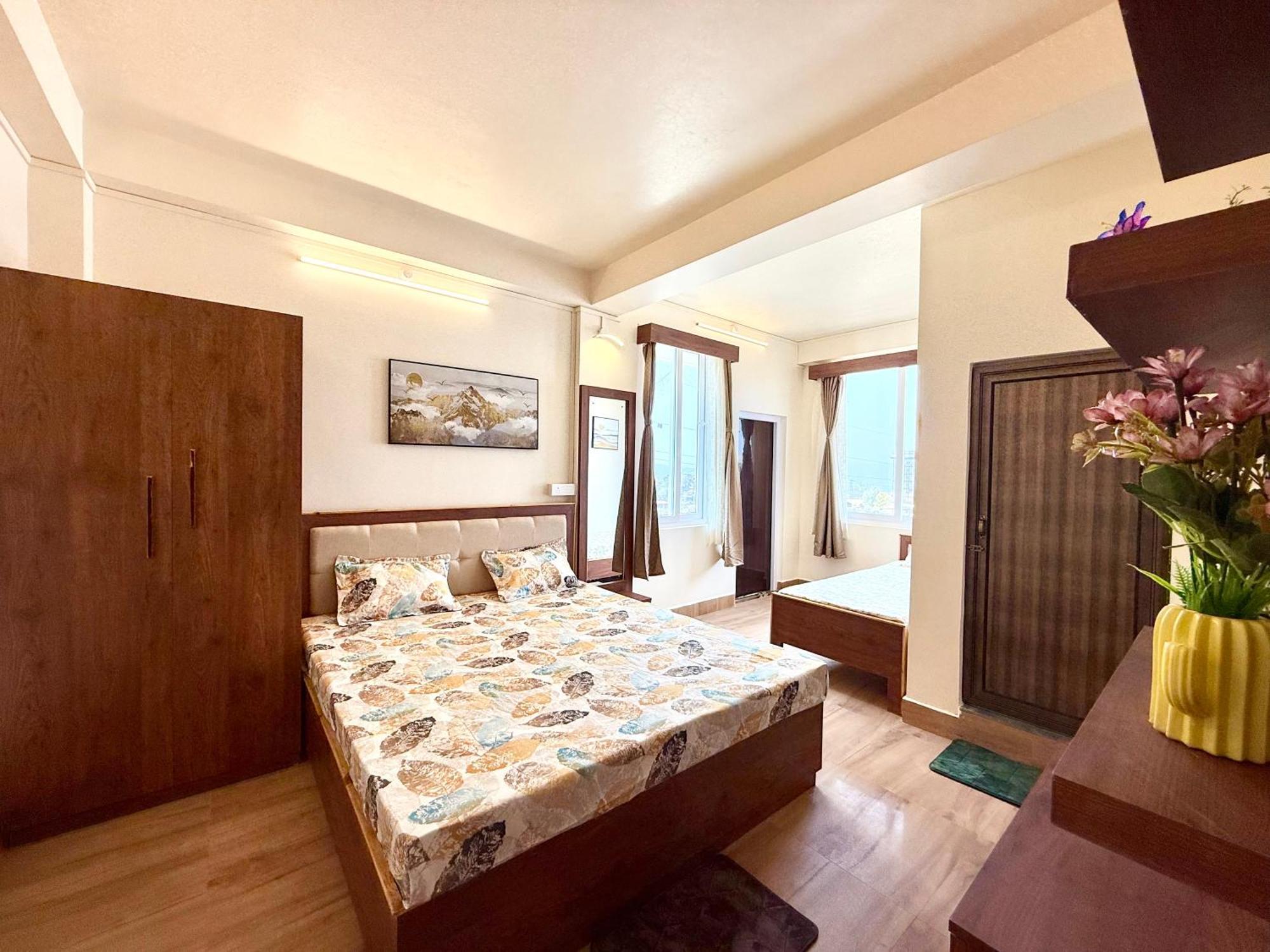 Yepplo Holiday Home - Complimentary Breakfast - 24 Hrs Caretaker & Power Backup 西隆 外观 照片