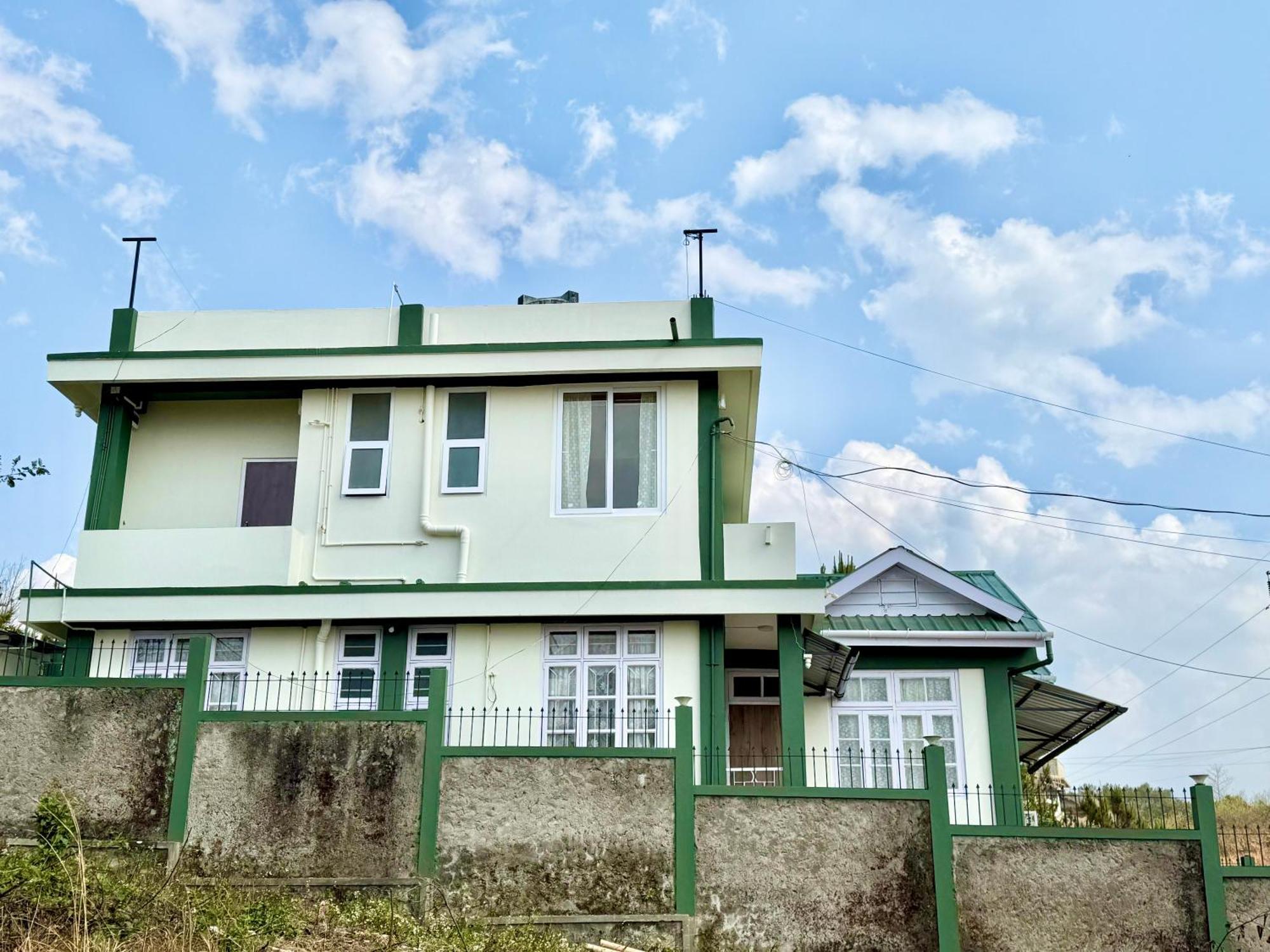 Yepplo Holiday Home - Complimentary Breakfast - 24 Hrs Caretaker & Power Backup 西隆 外观 照片