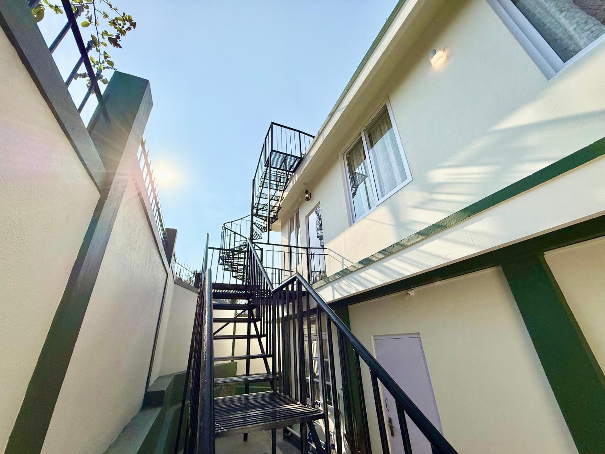 Yepplo Holiday Home - Complimentary Breakfast - 24 Hrs Caretaker & Power Backup 西隆 外观 照片
